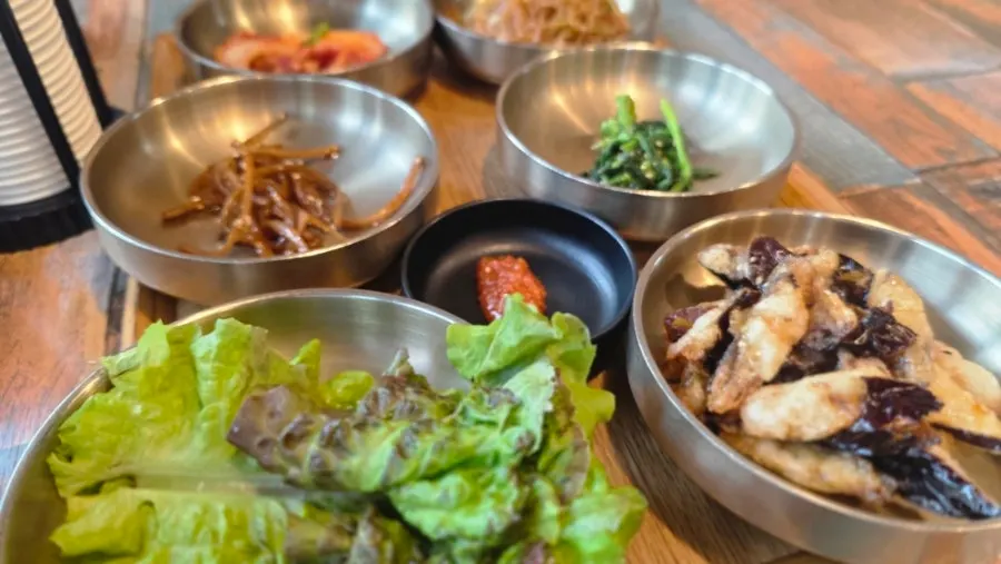 반찬 12가지가 깔린 뜰안채 밥상 2인 상차림