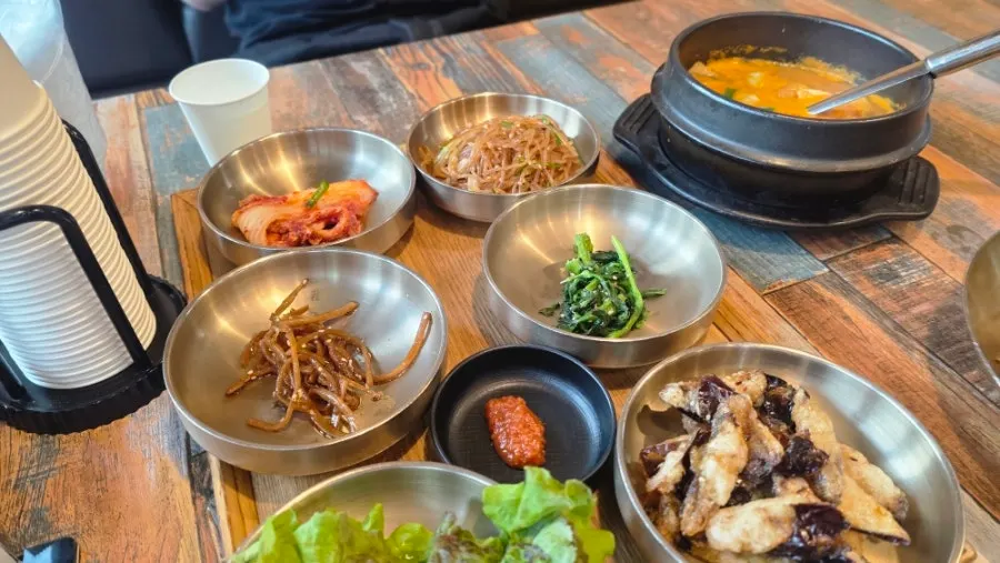 단품으로 주문한 꼬막무침 한 접시