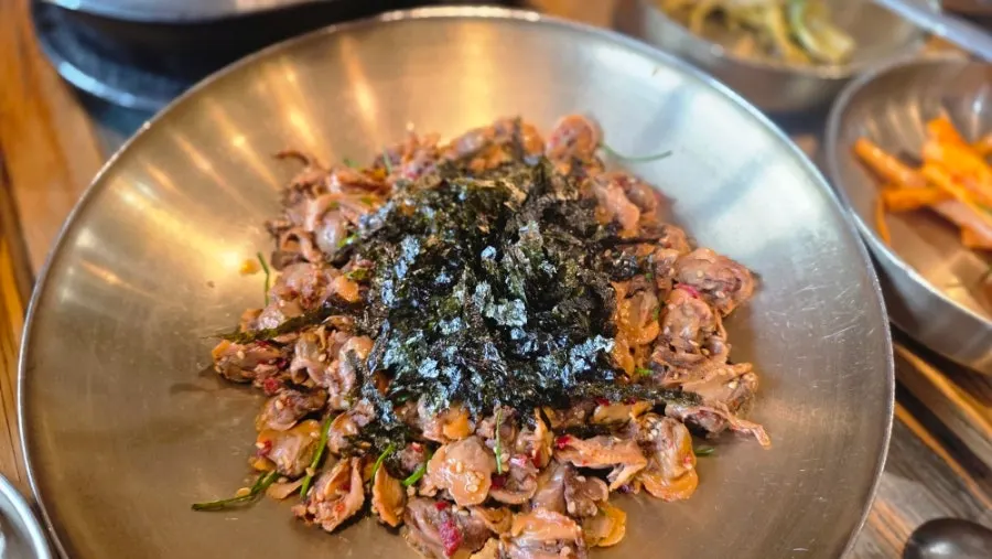 통통한 꼬막무침 클로즈업
