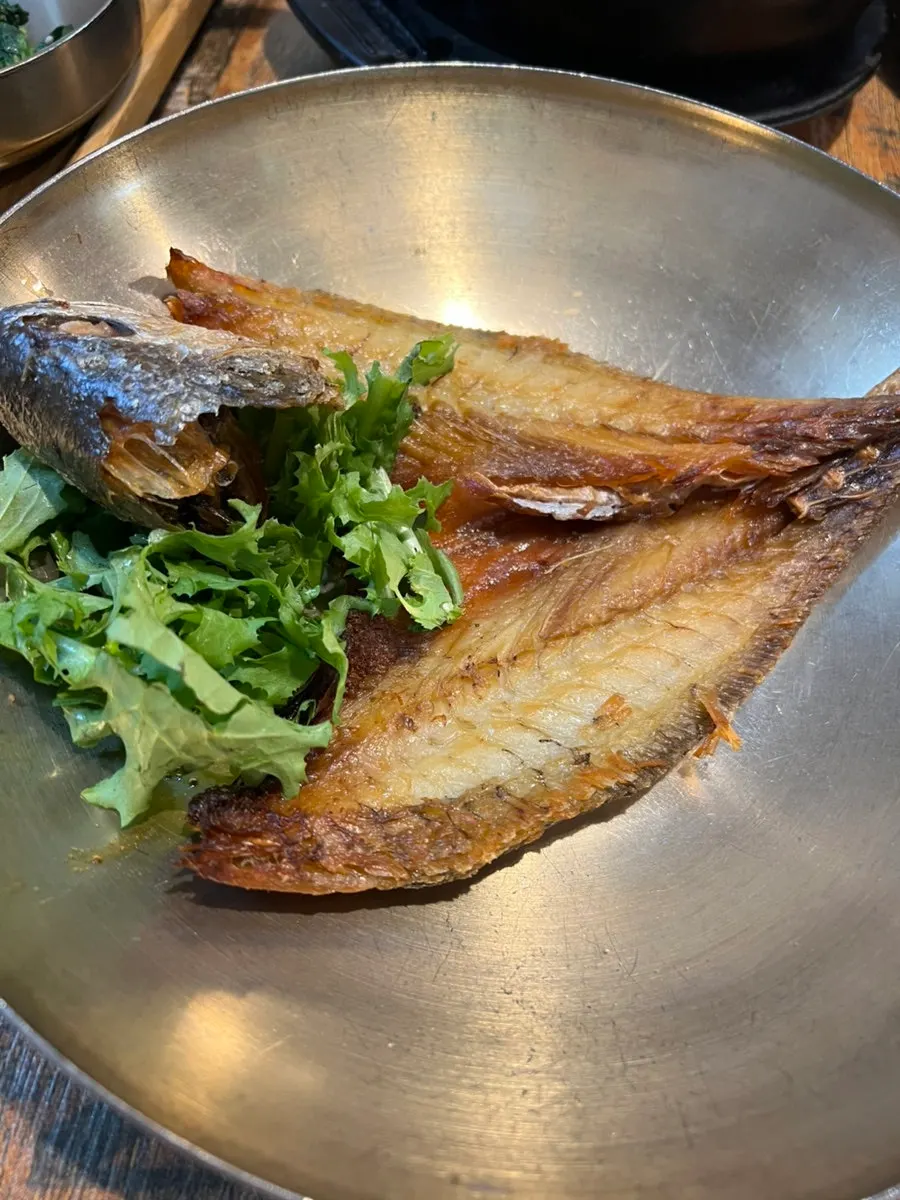 Korean set-meal side dishes including braised potatoes