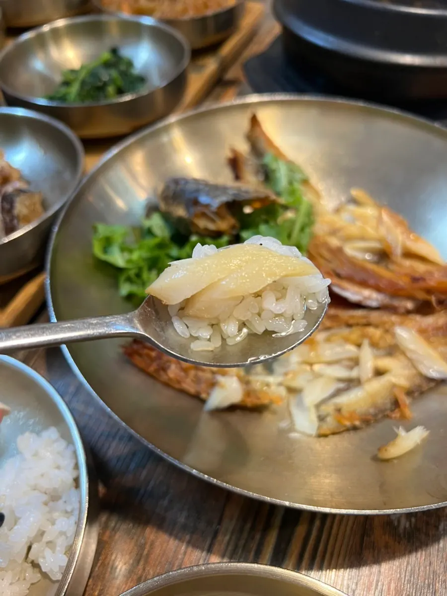 Green-tea rice soup and borigulbi combination