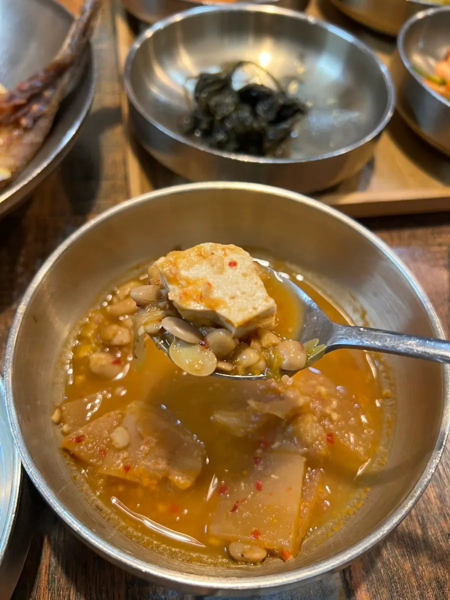 A plate of salty, nutty borigulbi