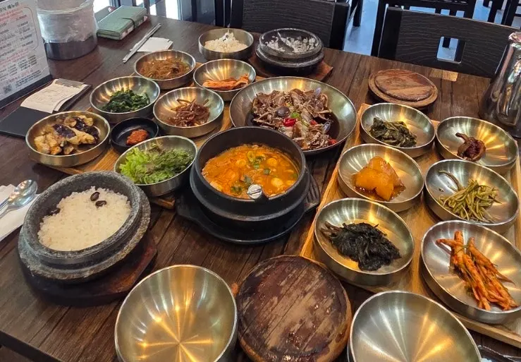 황미쌀 솥밥과 황게간장게장 한 상