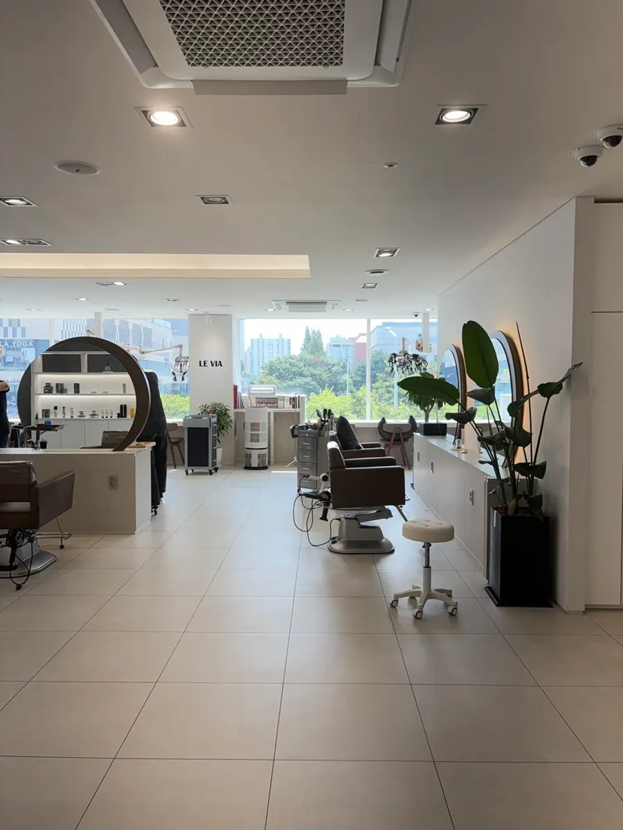 Styling station at Levia Hair Bucheon Branch