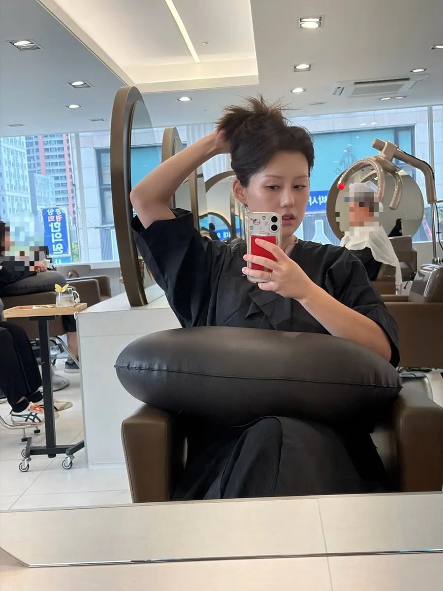 Long hair with frizzy ends
