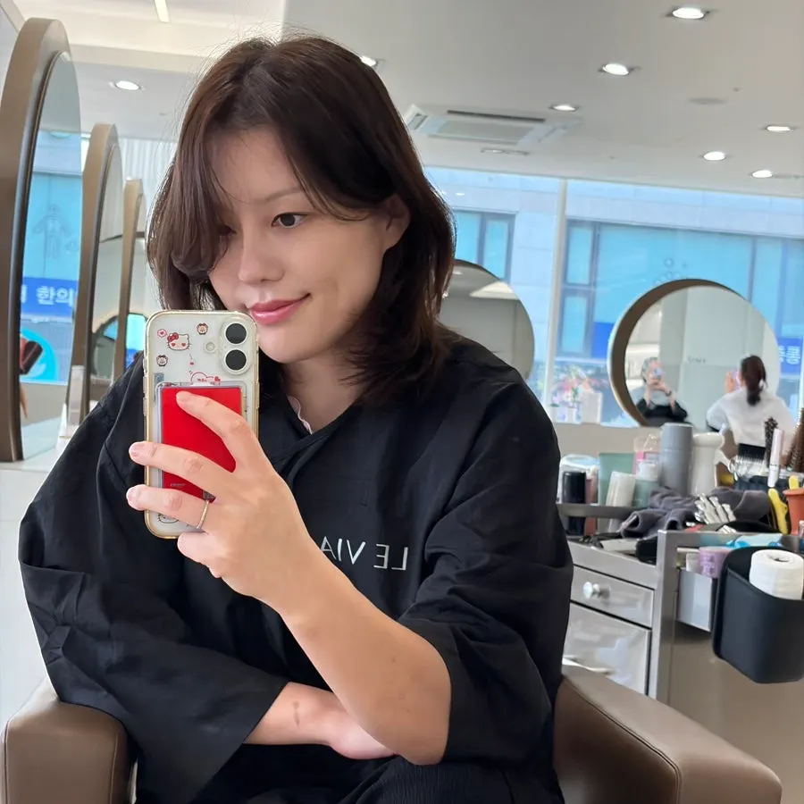 Smooth long hair with curls at the ends