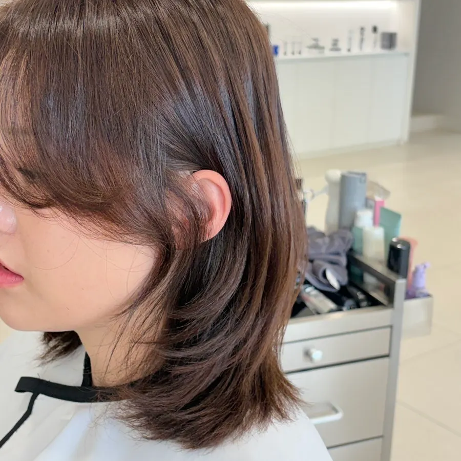 Bangs and side hair flowing along the face line
