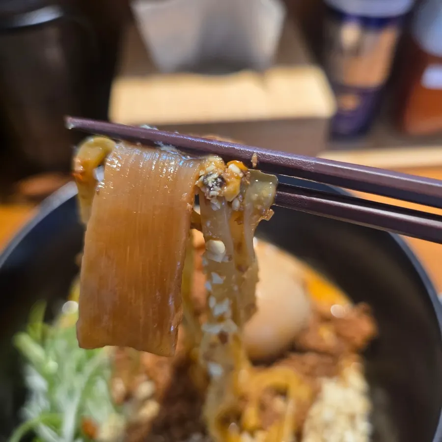 Combination of mazesoba noodles and toppings