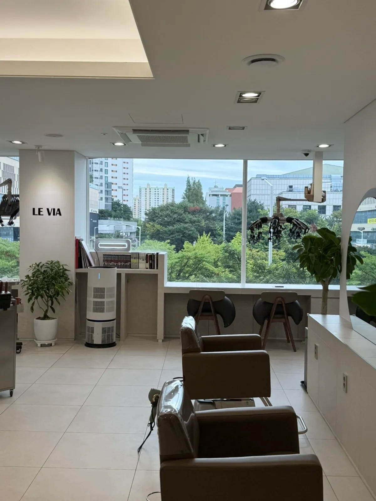 Interior of Levia Hair Bucheon Branch filled with natural light