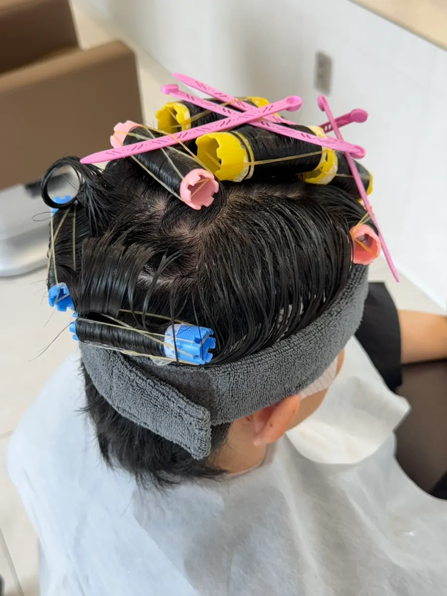 Cutting process to tidy up flared bangs