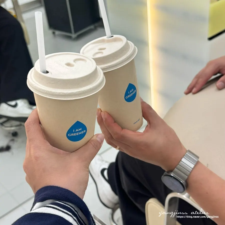 Coffee and iced tea served during the down perm setting time