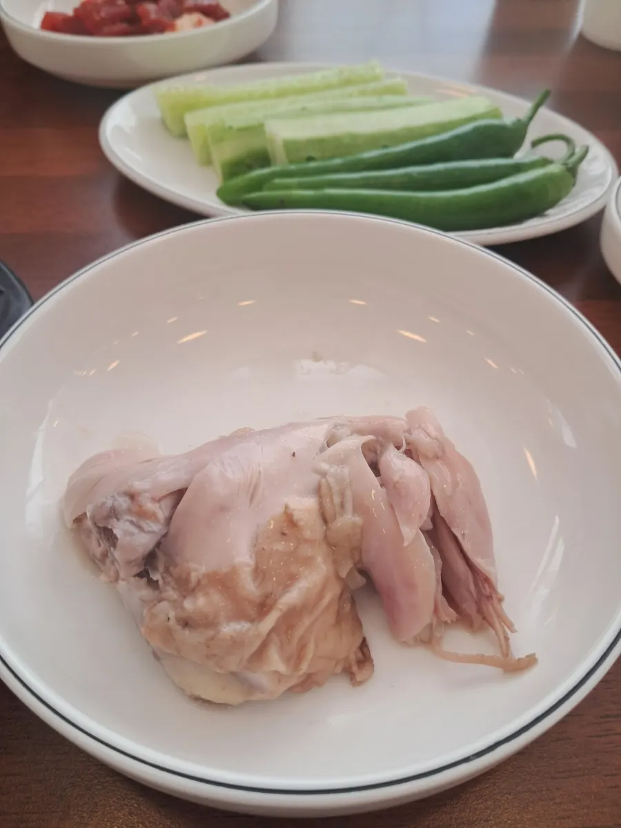 한 그릇 비운 능이삼계탕