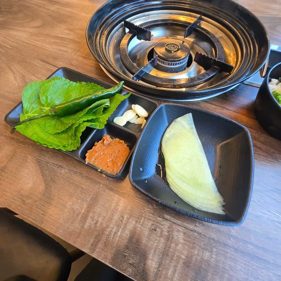 편백찜 소스가 있는 셀프바