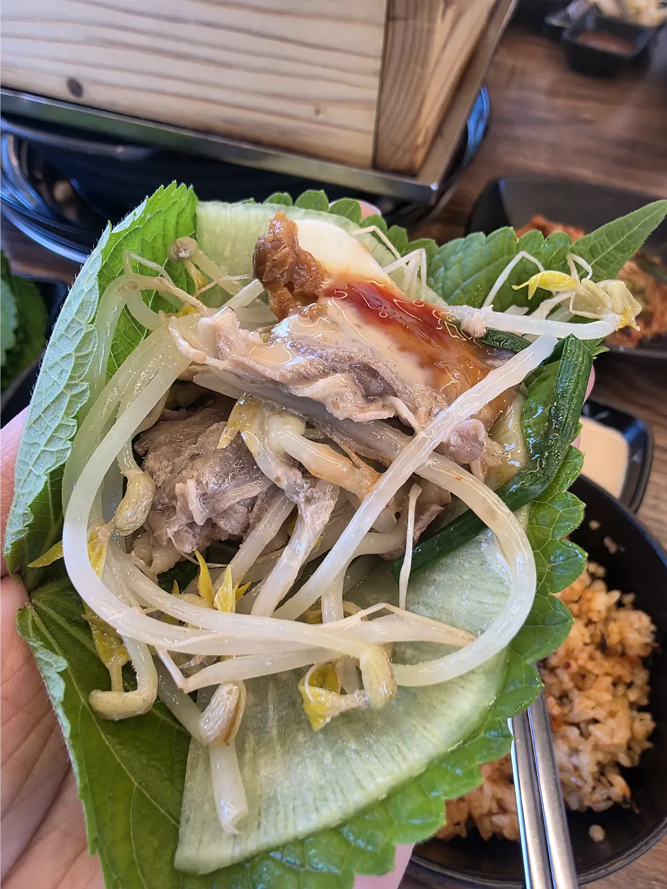 Picking up steamed duck meat and vegetables