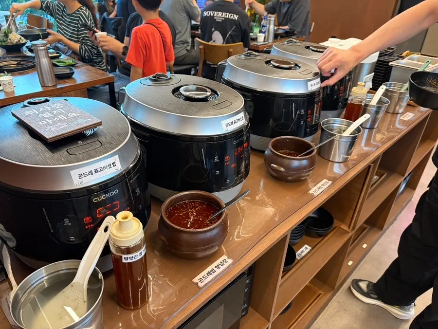 Unlimited self-serve bar with rice and sauces