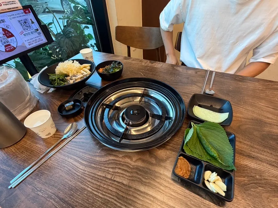 Basic spread of the Keunsawi Top Table Set