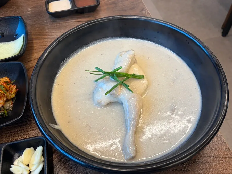 Thick broth of the perilla chicken tasting portion