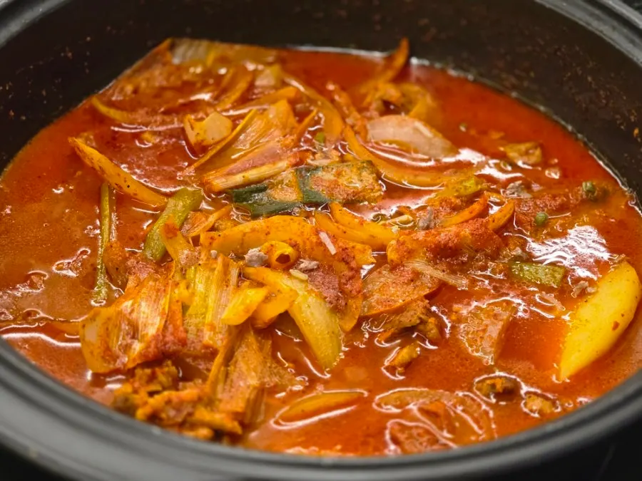 Duck hot pot simmered with 19 ingredients