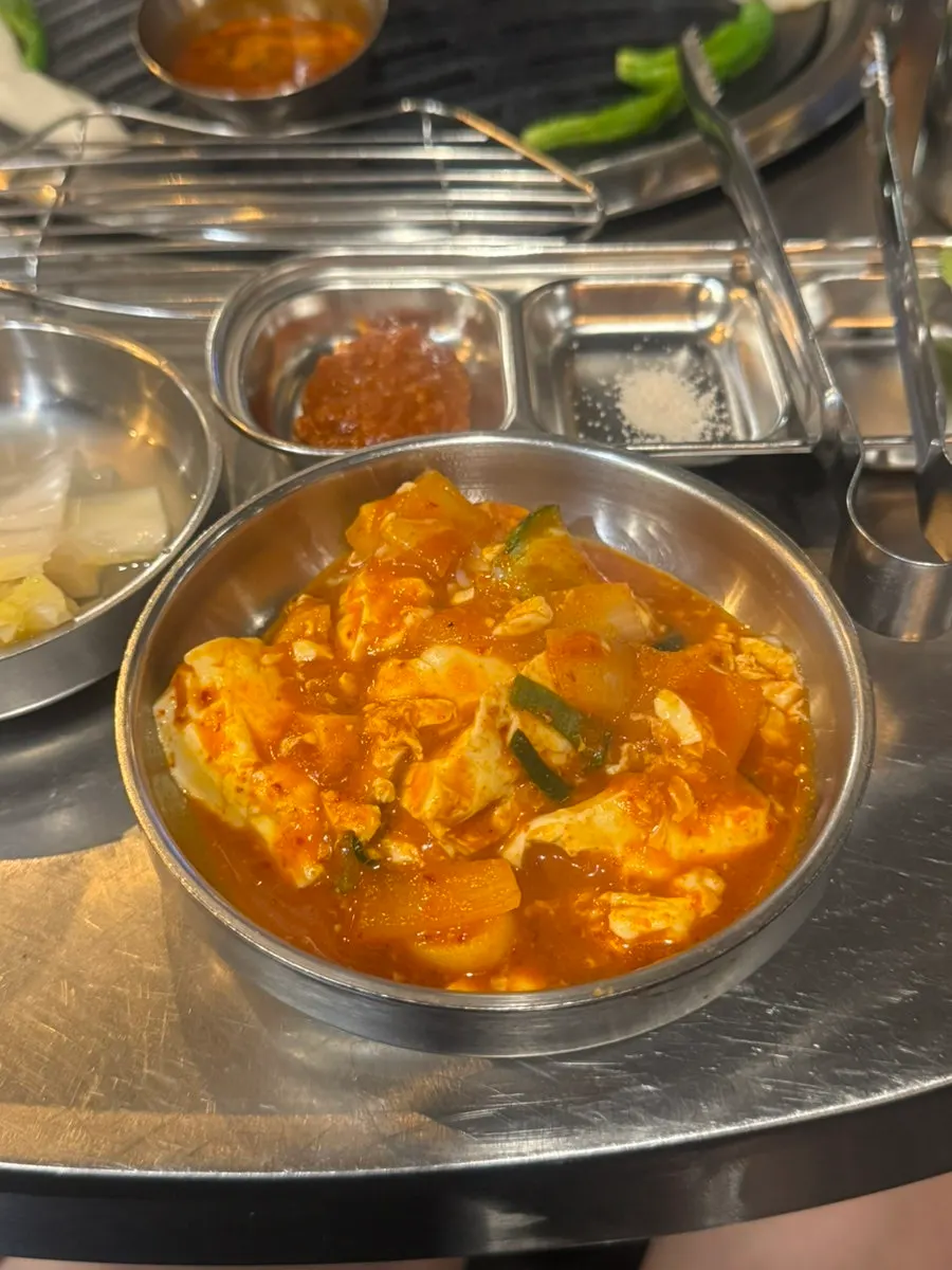Neck skin plated together with side dishes