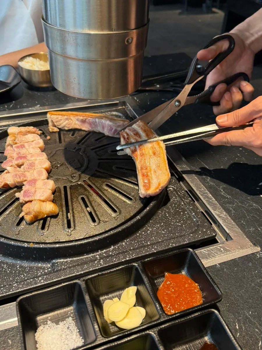 Samgyeopsal con patata, champiñones y pimientos shishito