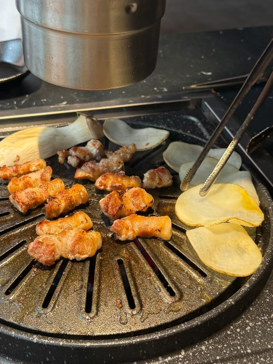 Samgyeopsal asado hasta quedar dorado