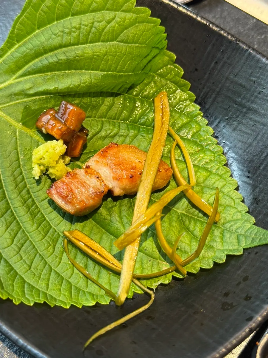 Patatas asadas en la grasa de la carne