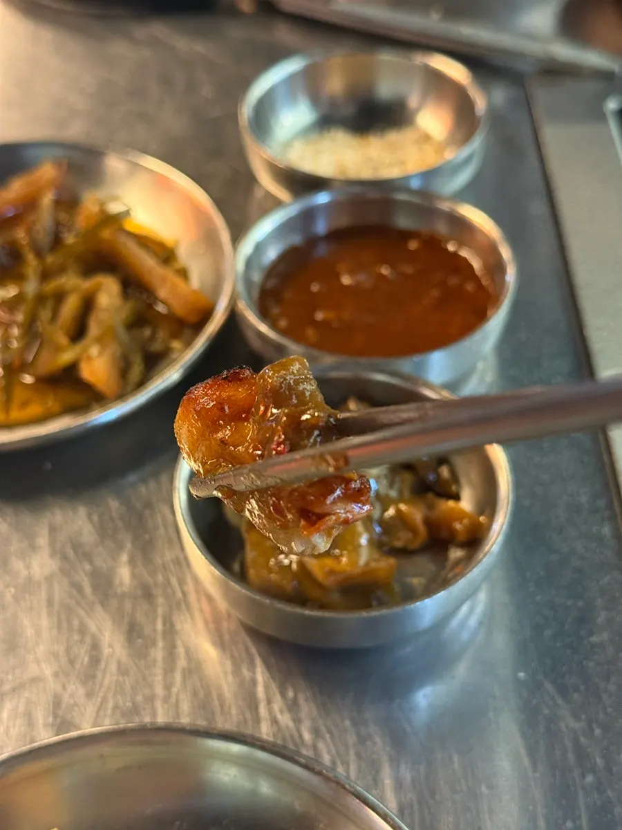 Aluminum grill that can be wiped clean with pickled radish