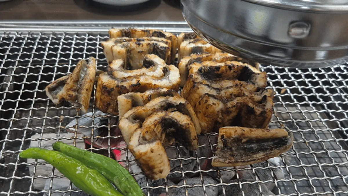 Table setting with soy-glazed grilled eel at Gochang Pungcheon Eel