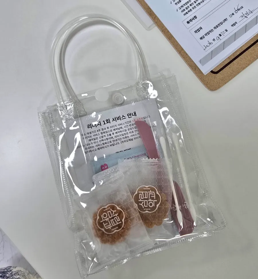 눈썹칼과 크림, 간식이 든 프롬나나 키트