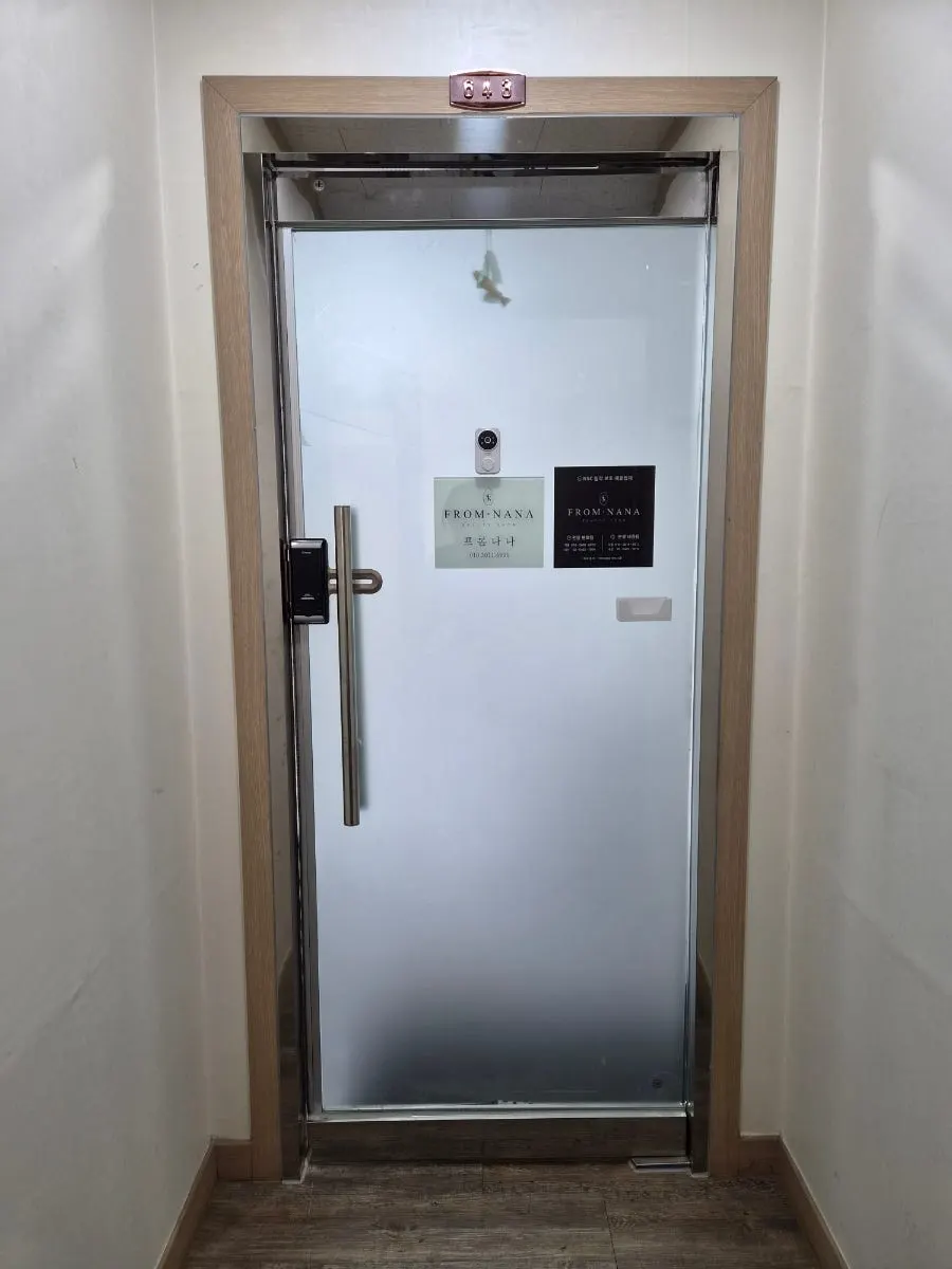 자연스러운 결이 살아 있는 눈썹문신