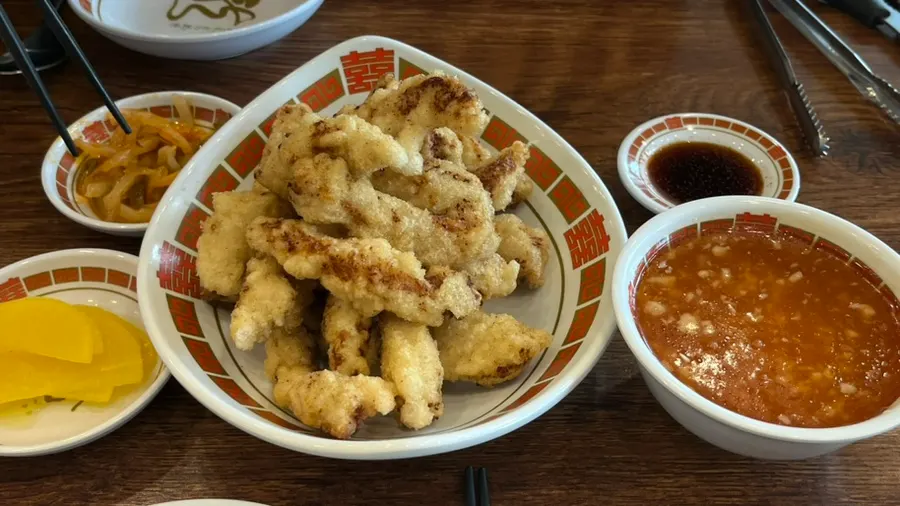 찍먹 스타일로 나온 마늘탕수육 한 상