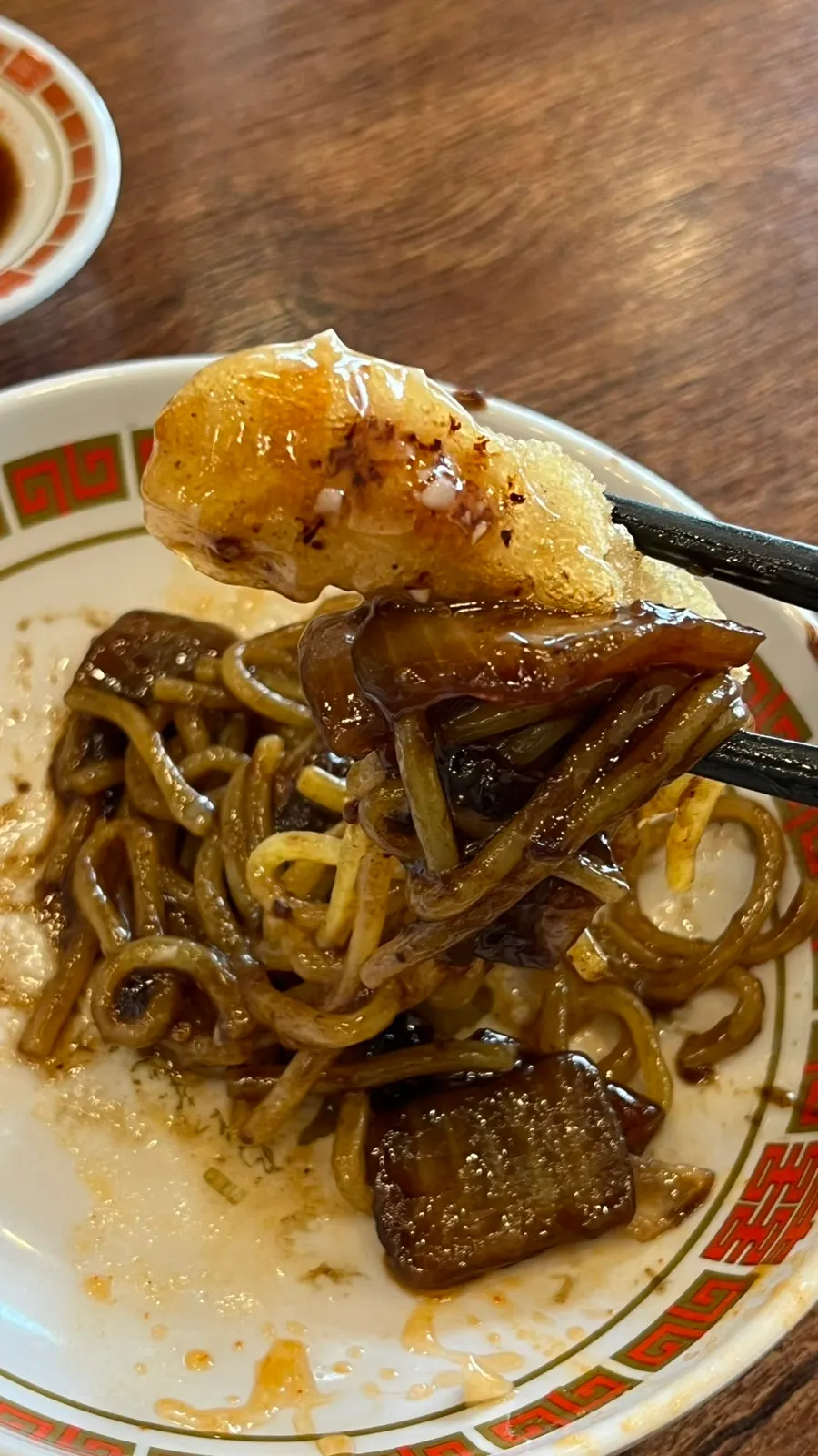 반숙 계란후라이가 올라간 짜장면