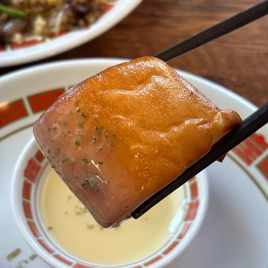 연유 소스에 찍어 먹는 꽃빵