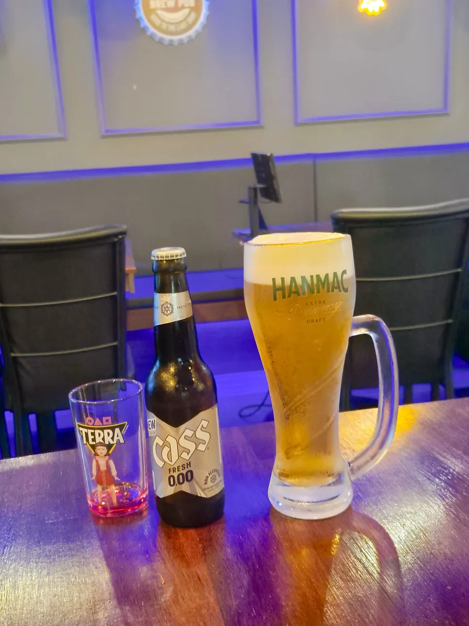 A glass of Hanmaek cream draft beer