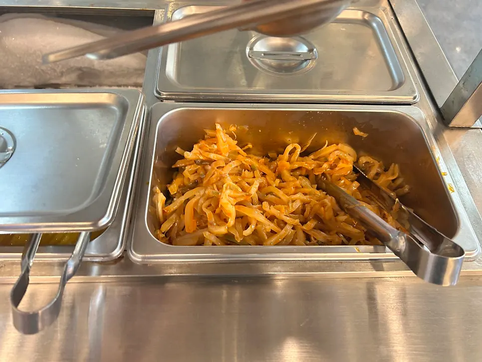 접시에 담겨 나온 마늘탕수육