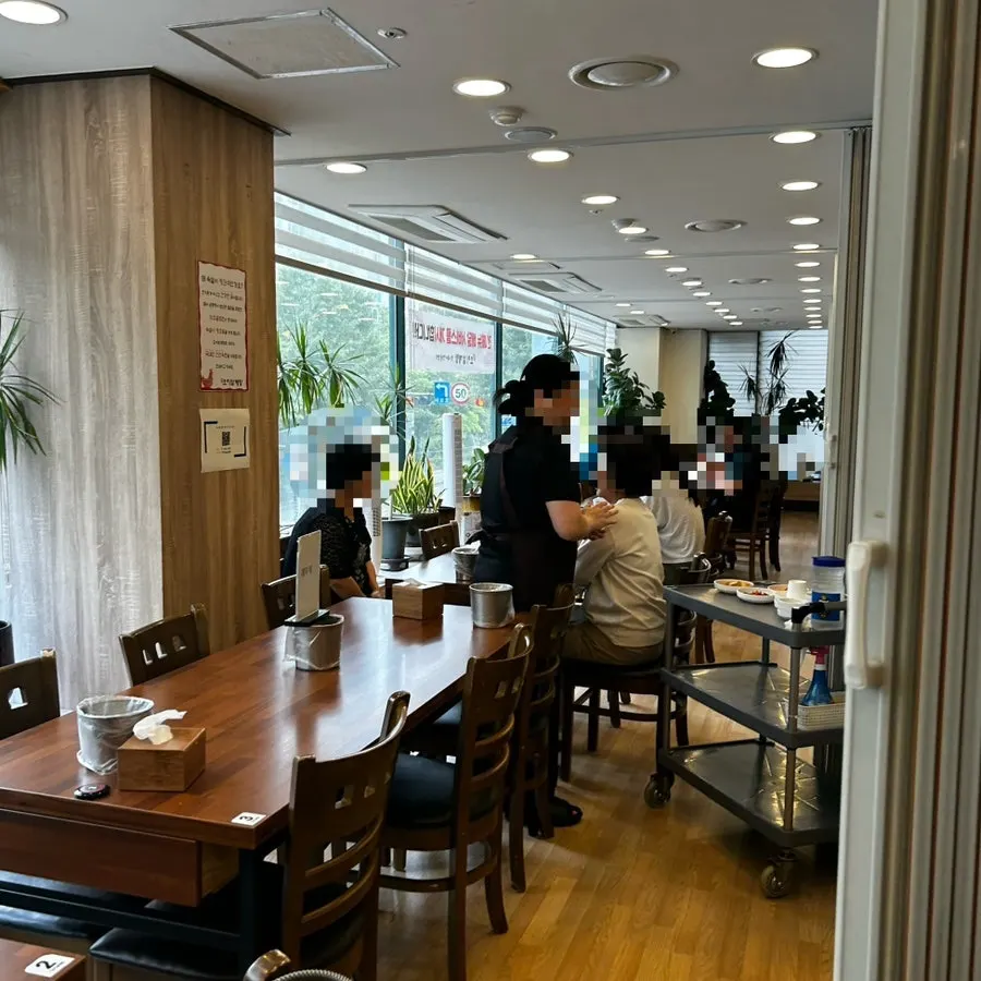 Spacious interior of Oi Samgyetang