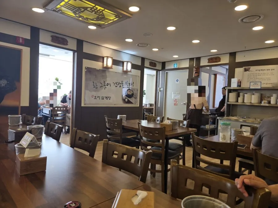 오이삼계탕 넓은 실내 좌석