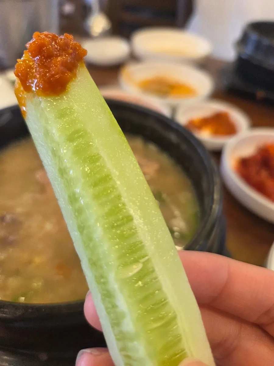 찹쌀녹두죽이 남은 뚝배기