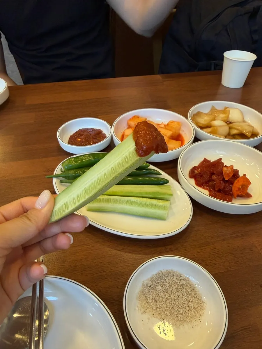 Plate of kimchi and kkakdugi and other basic side dishes