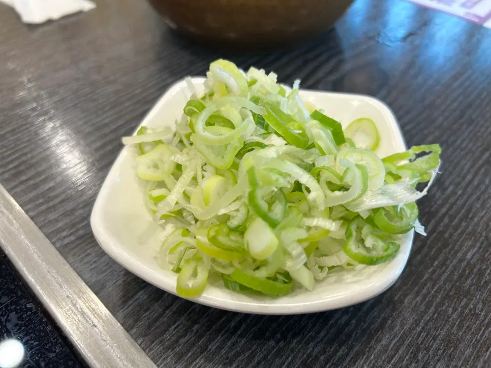 Nicely ripened kimchi served with seolleongtang