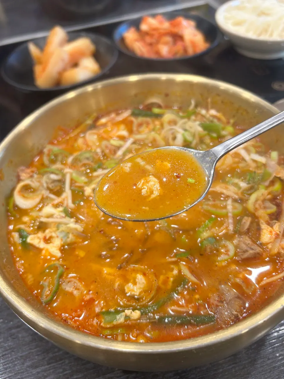 Seolleongtang with deep, refreshing ox-bone broth
