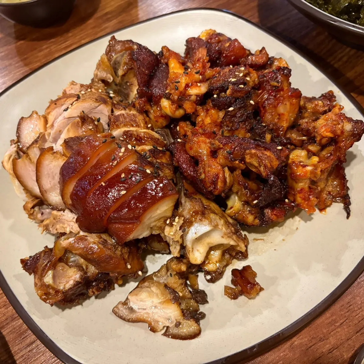 Half-and-half jokbal table setting at Kkalkkali Jokbal Bucheon Branch