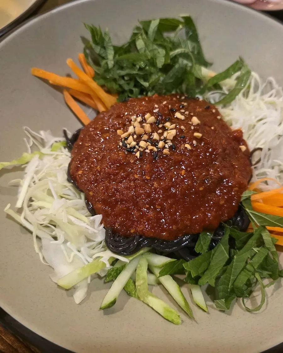 Complimentary makguksu served alongside