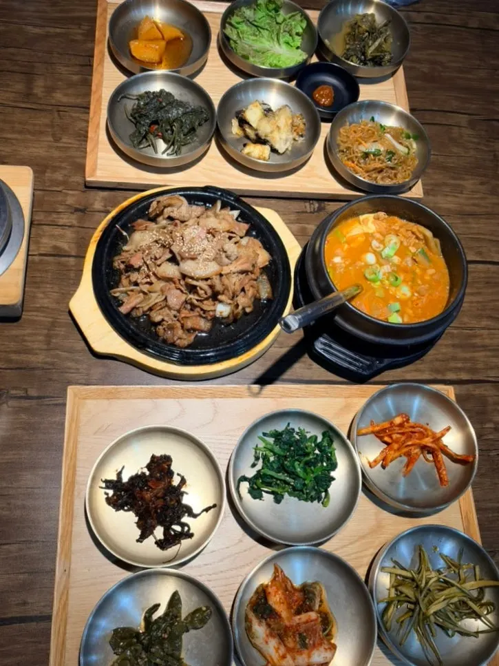 한정식 밑반찬 구성