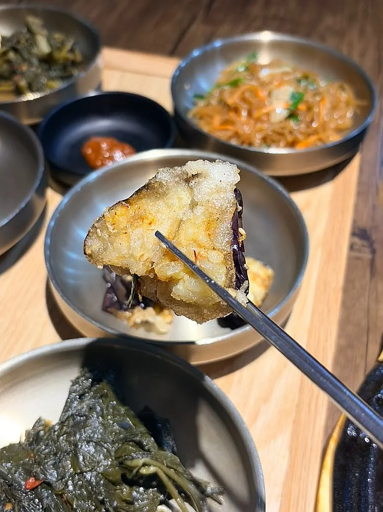 잡채와 가지튀김 반찬