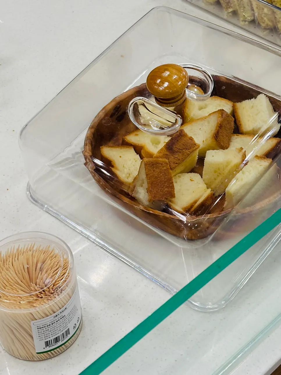 매장에 마련된 생식빵 시식 코너