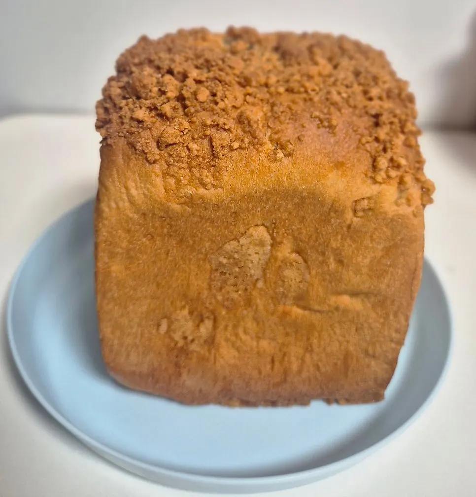Packaged sobolo chestnut rice cake milk bread with the cutting knife provided