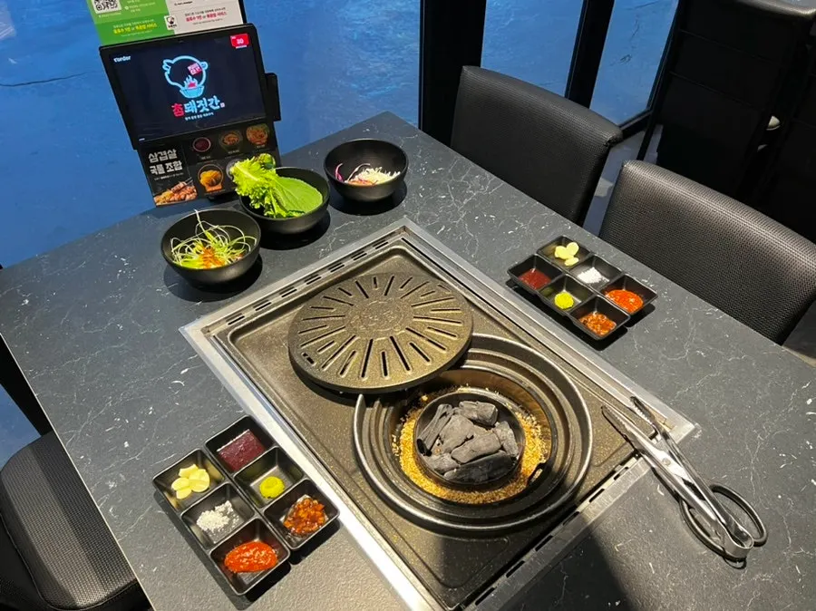 Menu board showing Jirisan black pork and Boseong green-fed pork