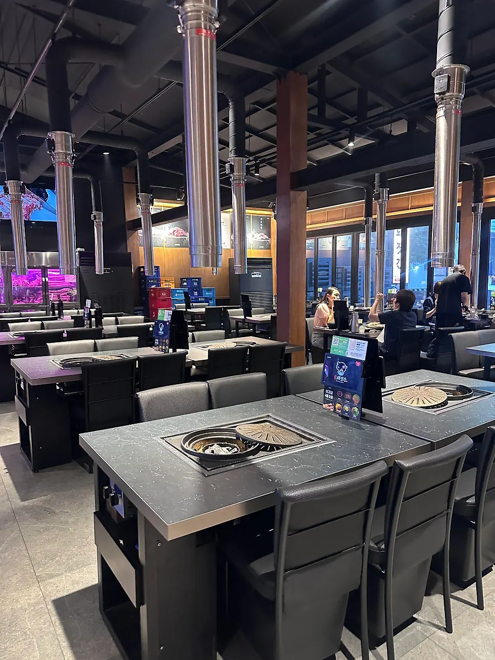 Open-air seating at the BBQ restaurant in fall weather
