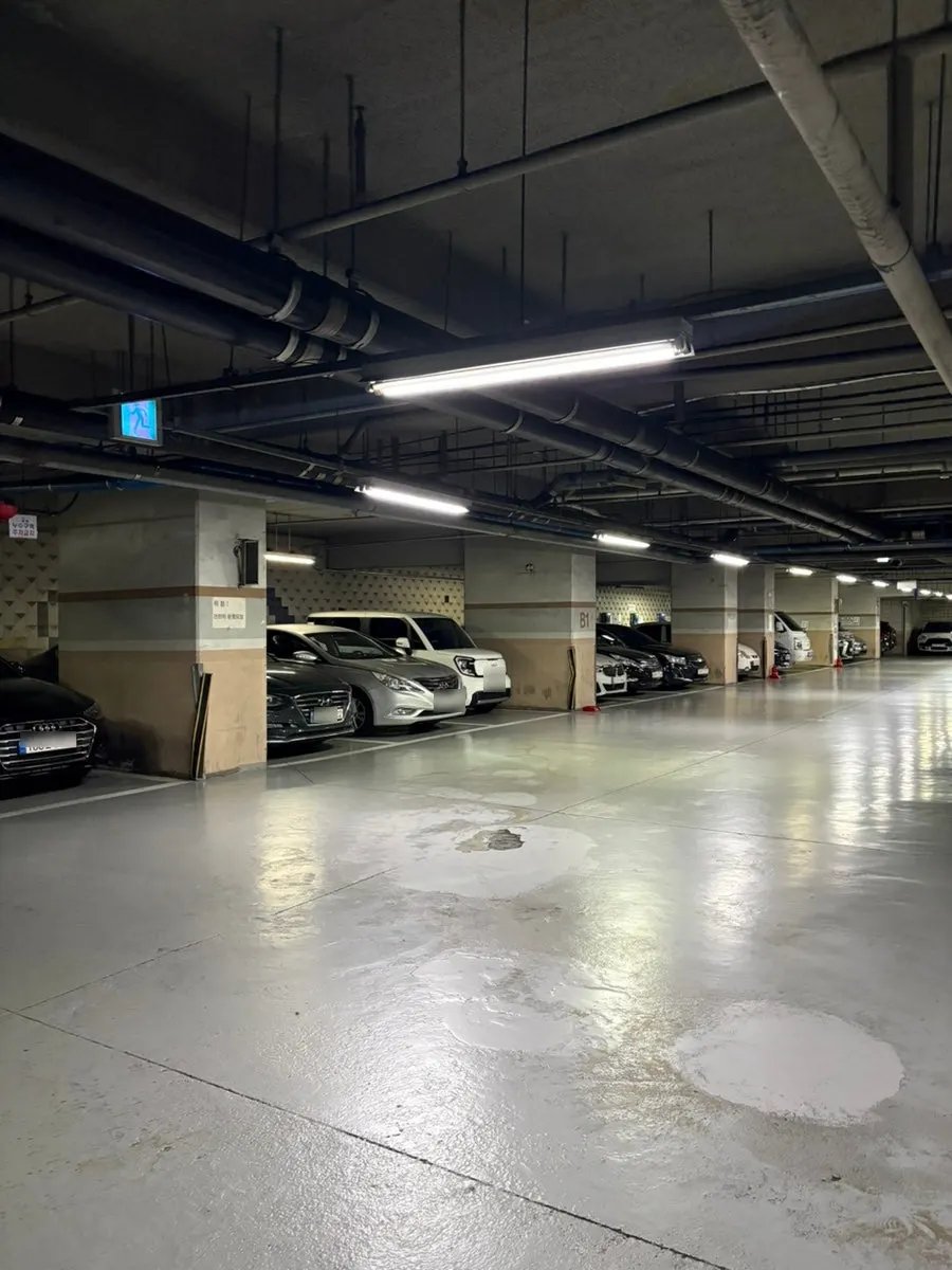 Entrance to the Cosmopolitan officetel underground parking lot